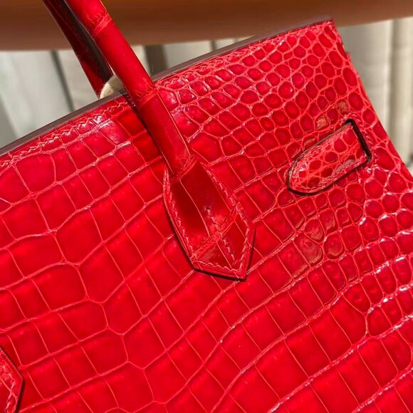 Classic Hermes Bag: A Stylish and Versatile Choice for Elegance - Picture 5 of 6